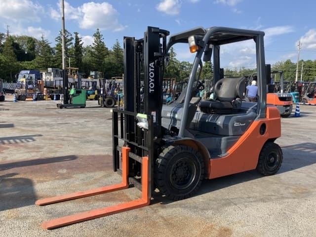Forklift — Auction (lot 8457-2082)