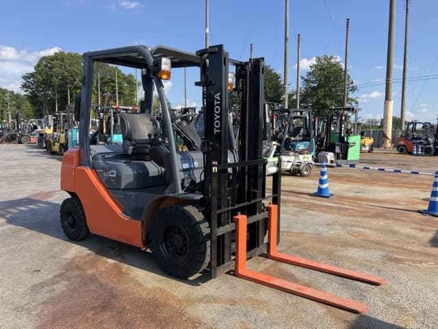 Forklift — Auction (lot 8457-2082)