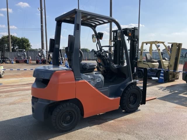 Forklift — Auction (lot 8457-2082)