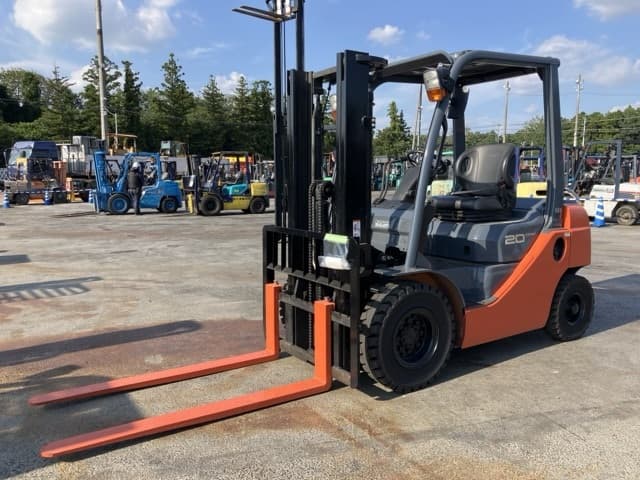 Forklift — Auction (lot 8457-2083)