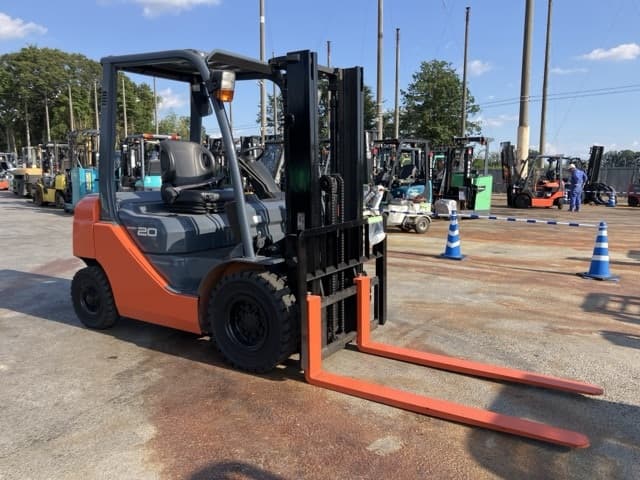 Forklift — Auction (lot 8457-2083)