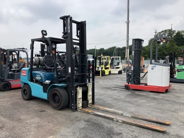Forklift — Auction (lot 8457-2085)