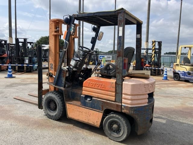 Forklift — Auction (lot 8457-2087)