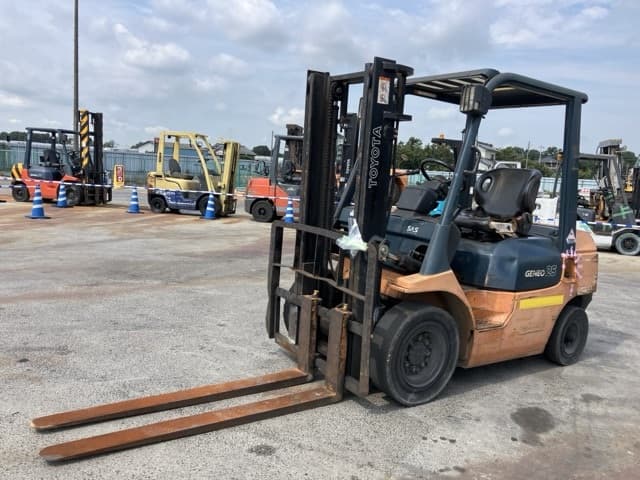 Forklift — Auction (lot 8457-2088)