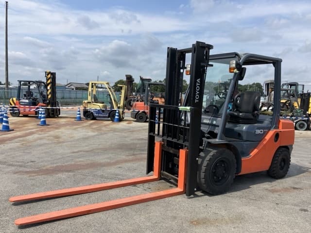 Forklift — Auction (lot 8457-2090)