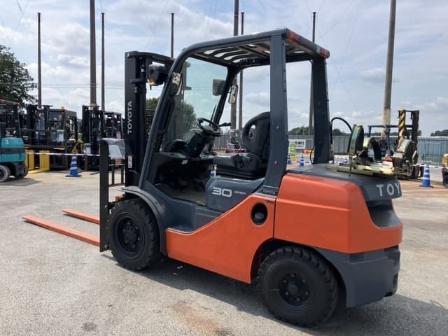 Forklift — Auction (lot 8457-2090)