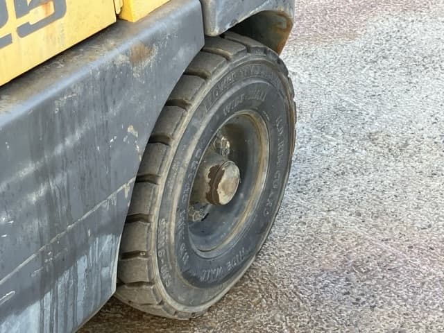 Forklift — Auction (lot 8457-2095)