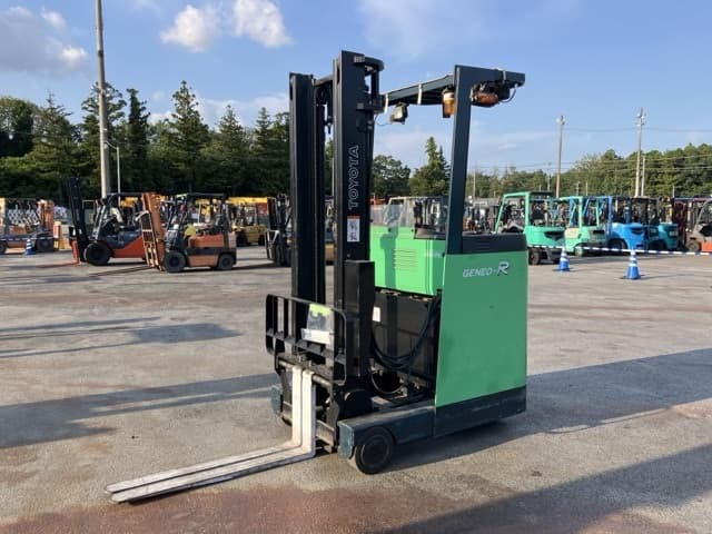 Reach Forklift — Auction (lot 8457-2099)