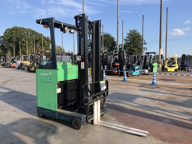 Reach Forklift — Auction (lot 8457-2099)