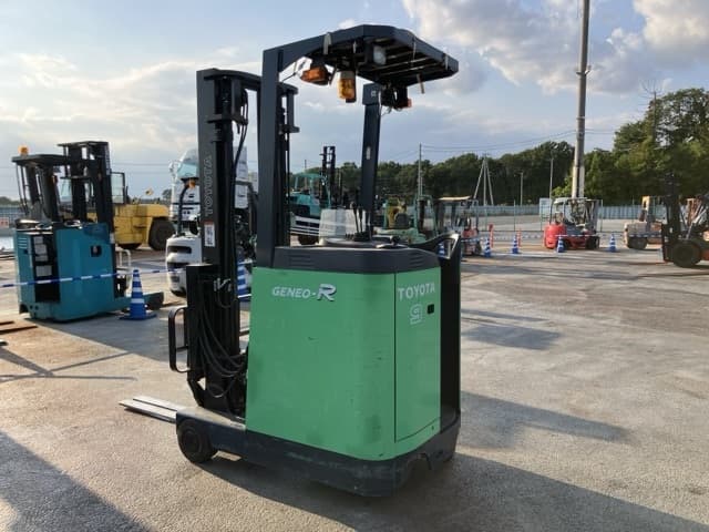 Reach Forklift — Auction (lot 8457-2099)