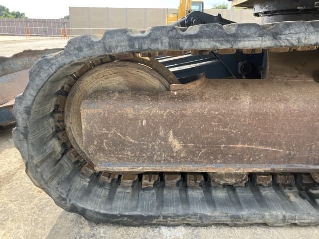 EXCAVATOR — Auction (lot 8457-21)