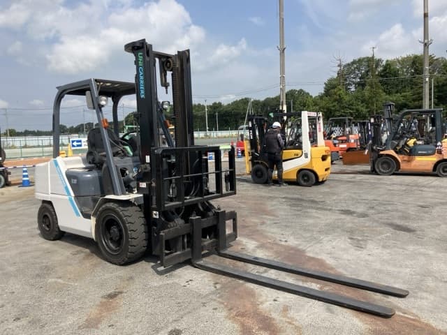 Forklift — Auction (lot 8457-2100)