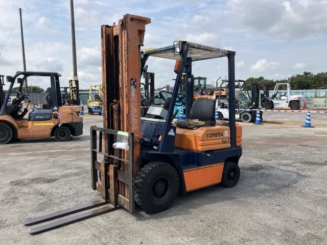 Forklift — Auction (lot 8457-2102)