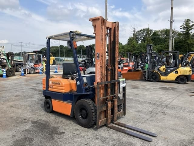 Forklift — Auction (lot 8457-2102)