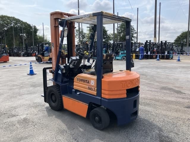 Forklift — Auction (lot 8457-2102)