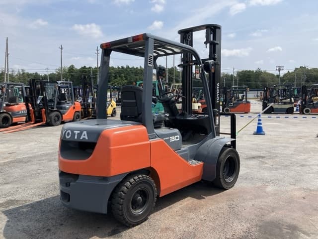 Forklift — Auction (lot 8457-2107)