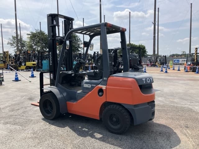 Forklift — Auction (lot 8457-2107)
