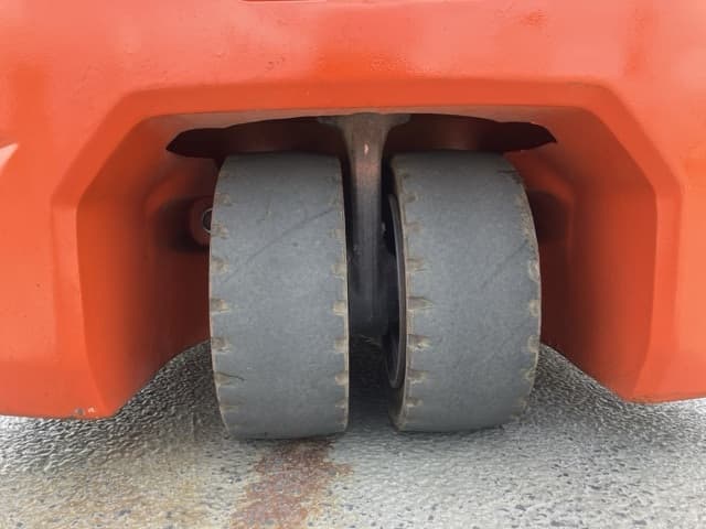 Battery Forklift — Auction (lot 8457-2115)