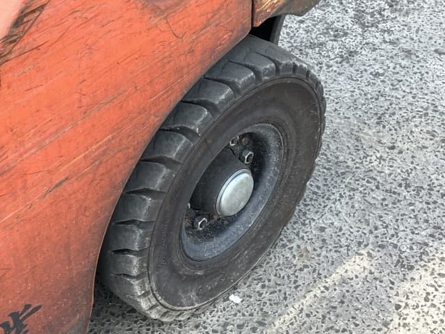 Forklift — Auction (lot 8457-2116)