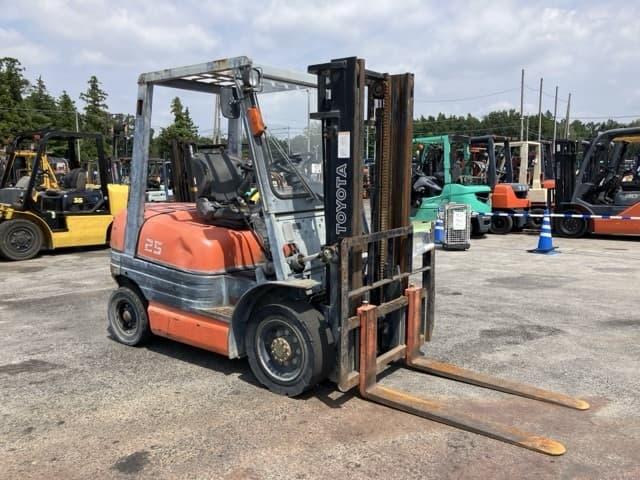 Forklift — Auction (lot 8457-2121)