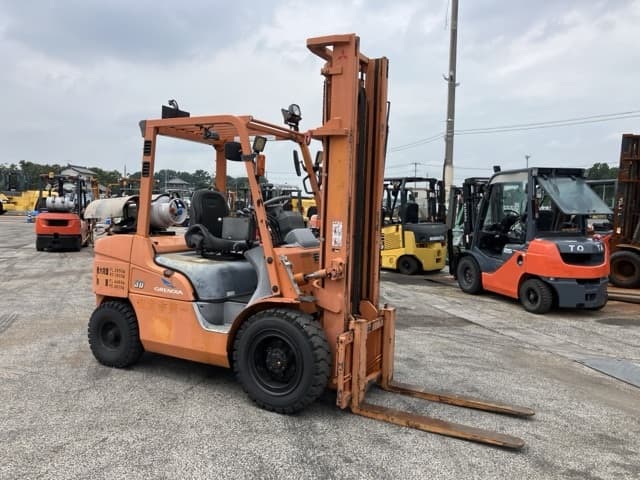 Forklift — Auction (lot 8457-2137)