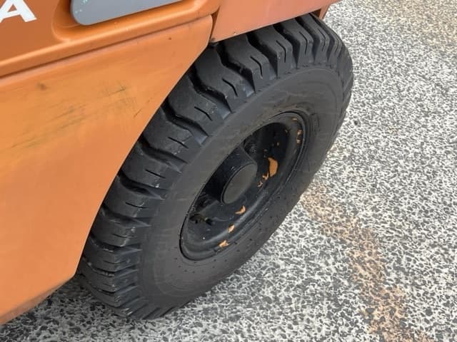 Forklift — Auction (lot 8457-2137)