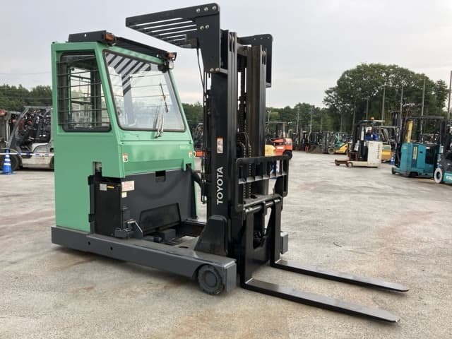 Reach Forklift — Auction (lot 8457-2142)