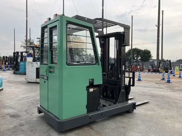 Reach Forklift — Auction (lot 8457-2142)