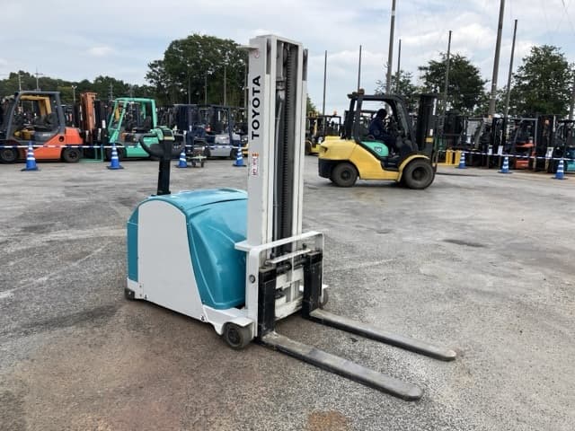 Battery Forklift — Auction (lot 8457-2147)