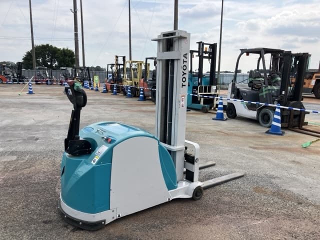 Battery Forklift — Auction (lot 8457-2147)