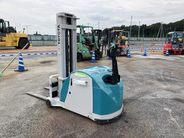 Battery Forklift — Auction (lot 8457-2147)
