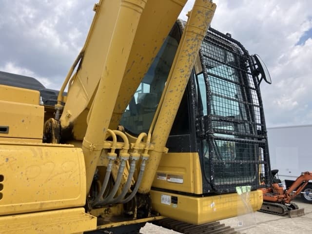EXCAVATOR — Auction (lot 8457-215)