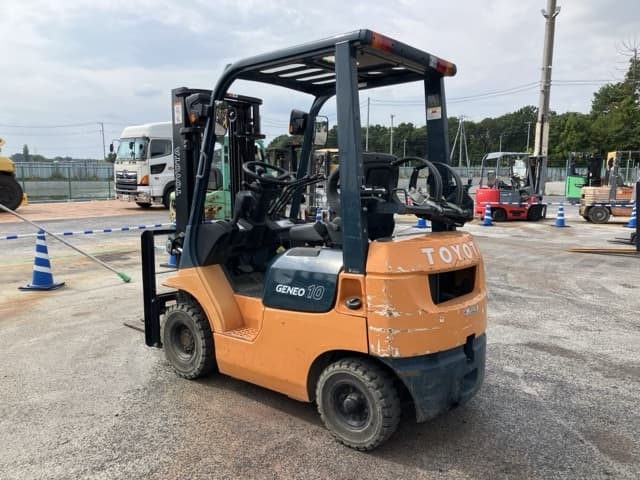 Forklift — Auction (lot 8457-2151)