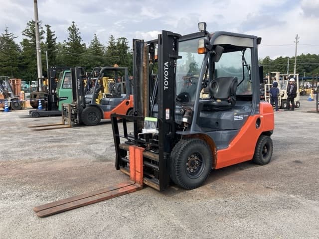 Forklift — Auction (lot 8457-2156)