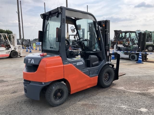 Forklift — Auction (lot 8457-2156)