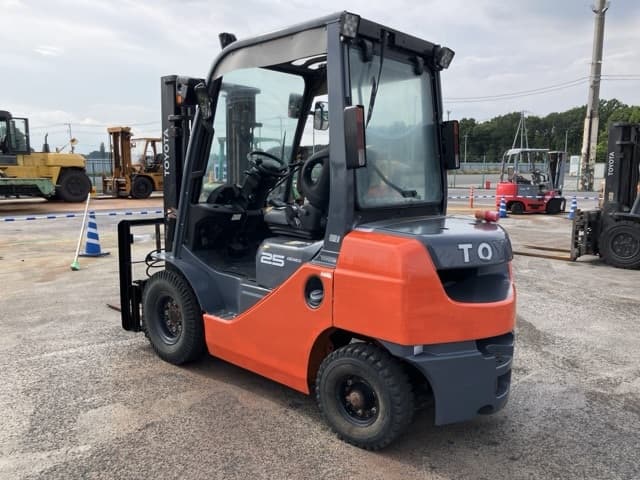 Forklift — Auction (lot 8457-2156)
