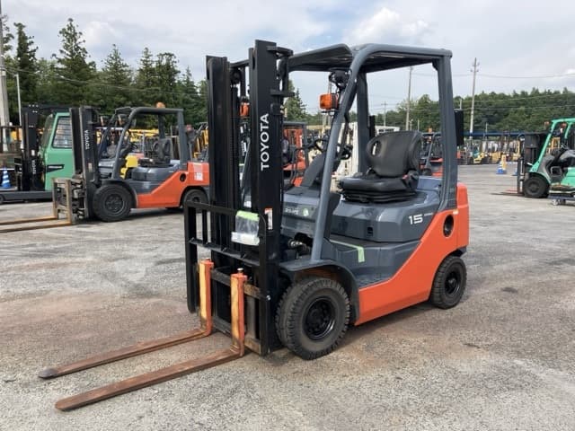 Forklift — Auction (lot 8457-2157)