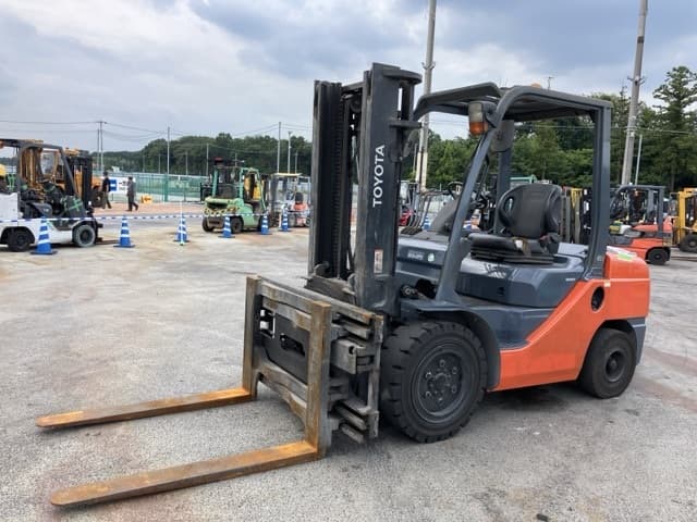 Forklift — Auction (lot 8457-2158)