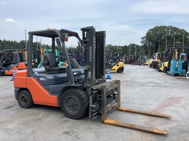 Forklift — Auction (lot 8457-2158)