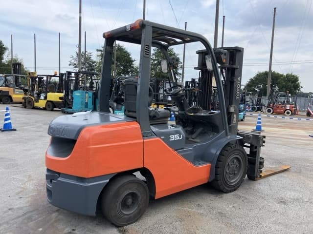Forklift — Auction (lot 8457-2158)