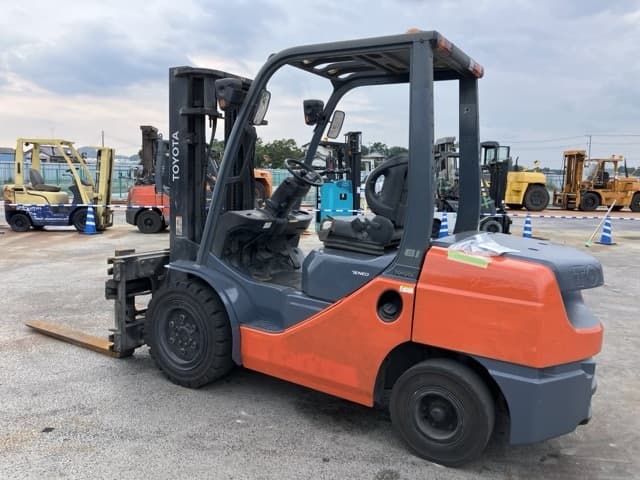 Forklift — Auction (lot 8457-2158)