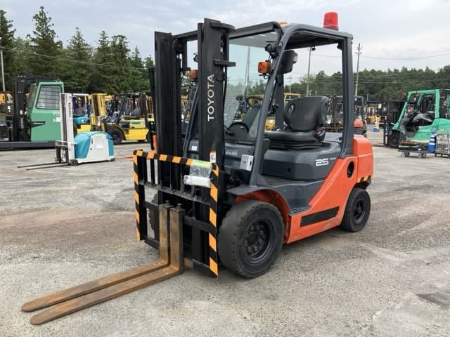 Forklift — Auction (lot 8457-2160)