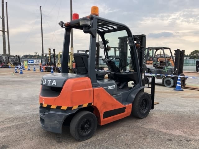 Forklift — Auction (lot 8457-2160)