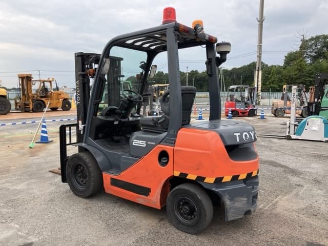 Forklift — Auction (lot 8457-2160)