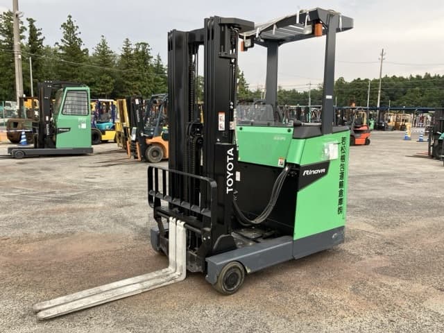 Reach Forklift — Auction (lot 8457-2162)