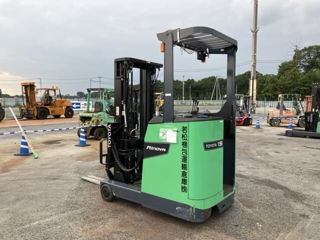 Reach Forklift — Auction (lot 8457-2162)