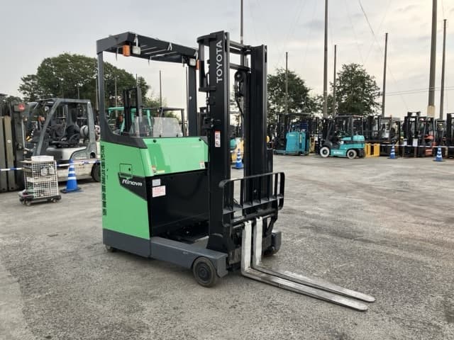 Reach Forklift — Auction (lot 8457-2163)