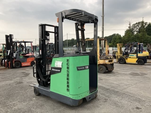 Reach Forklift — Auction (lot 8457-2163)