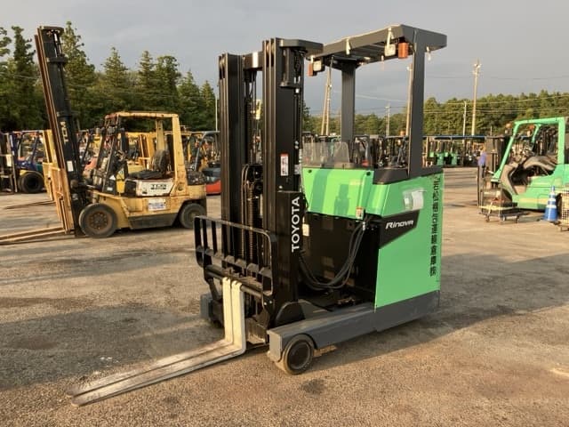 Reach Forklift — Auction (lot 8457-2164)