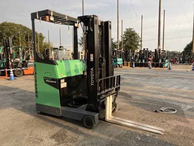 Reach Forklift — Auction (lot 8457-2164)